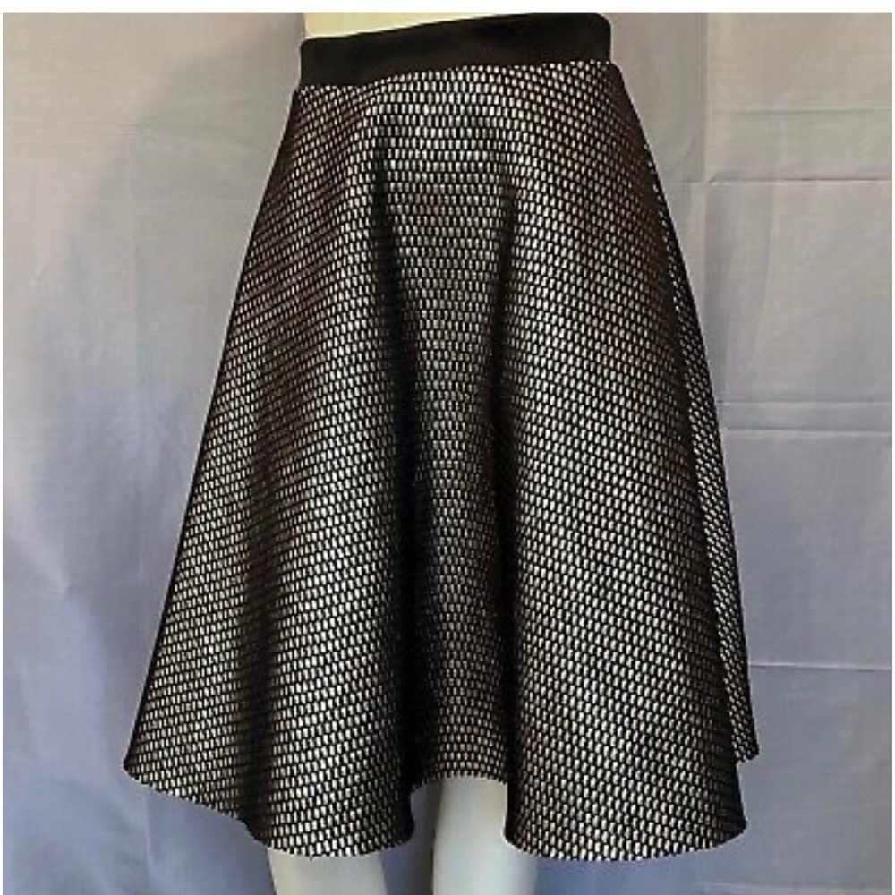 Woman’s Gold & Black Shimmer A Line Skirt with zipper back. Very elegant. Size L